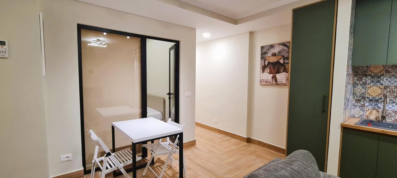 2V1 - Center Apartment 4 티라나 외부 사진