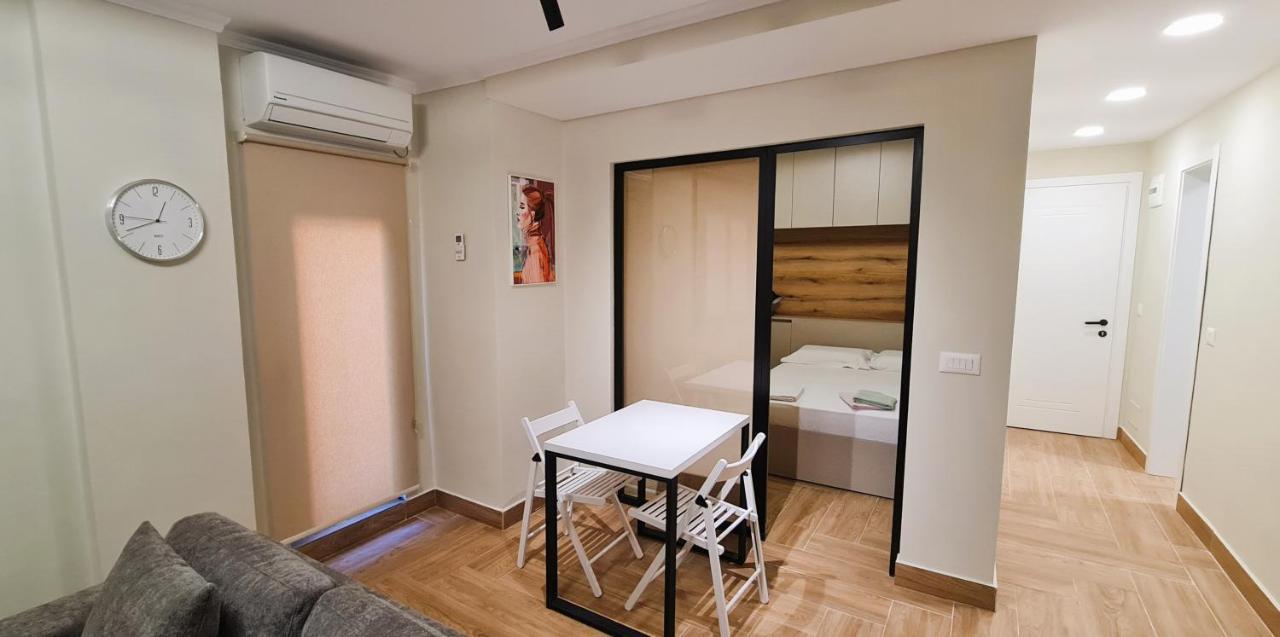 2V1 - Center Apartment 4 티라나 외부 사진