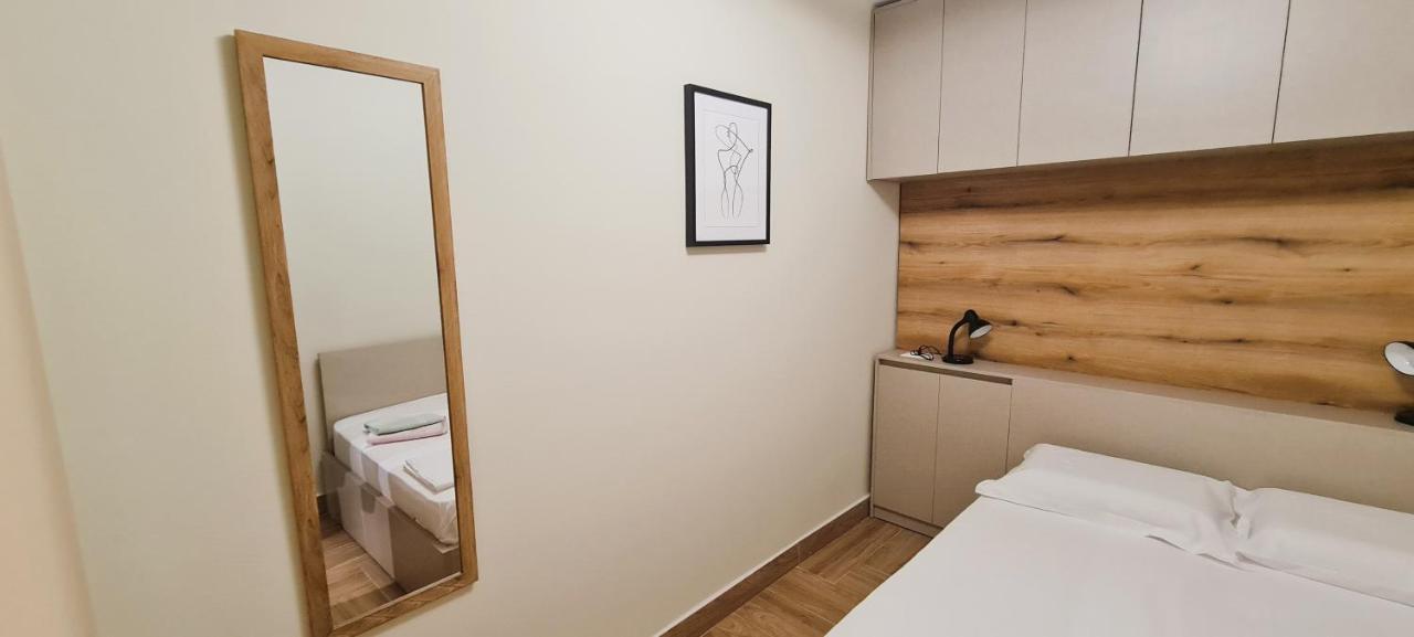 2V1 - Center Apartment 4 티라나 외부 사진